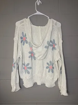 POL Daisy Print Loose Knit Hooded Sweater Women’s Size Small Boutique Sweater thumbnail 4