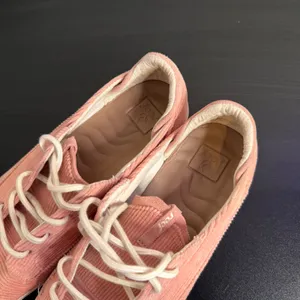 Reef‎ Pastel Pink Corduroy Lace Up Sneakers Size 8 Beachy BOHO Retro Skater thumbnail 4