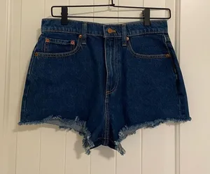 NWOT | Victoria’s Secret PINK women’s denim shorts —‎ size 8 thumbnail 1