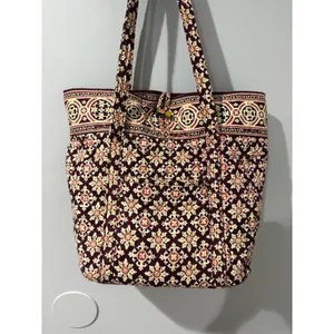 Vera Bradley Retired Medallion Shoulder Tote Burgundy Lunch Bag‎ Wristlet thumbnail 3