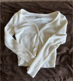 Hollister Sweater thumbnail 1