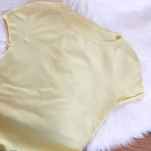 Beautiful light yellow top Size XS thumbnail 4