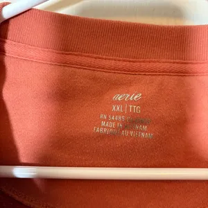 AERIE - WOMEN'S XXL- RUST/Orange LONG SLEEVE LACE-UP PULLOVER. thumbnail 2