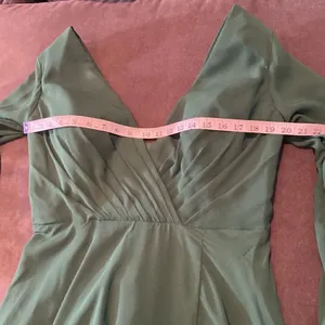 Women’s Green Chiffon Full Length Long Sleeve Dress Corset Back Leg Slit Size 12 thumbnail 11