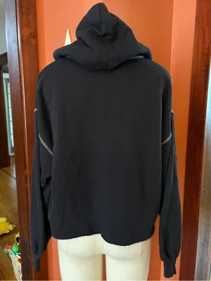 NWT-Levi’s slightly cropped hoodie with contrast stitching thumbnail 5