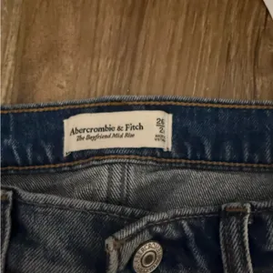 Abercrombie & Fitch The Boyfriend Mid-Rise Jeans thumbnail 2