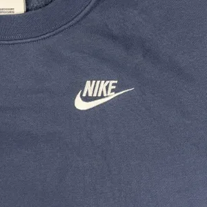 Nike Sportswear Club Fleece Crewneck Sweatshirt XS Blue White Logo Pullover thumbnail 3