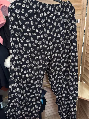 Ladies Black Floral Print Elastic Waist Flowy Pants Medium thumbnail 1