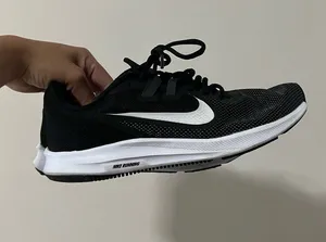 Nike shoes thumbnail 1