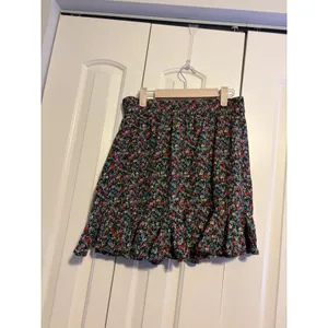 LOFT Floral Print Smocked Waist Ruffle Hem Mini Skirt Women's Size M thumbnail 2