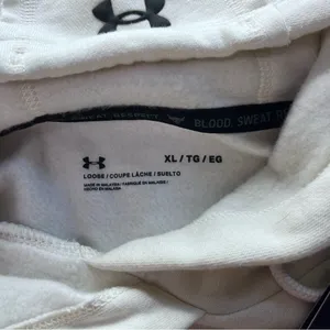 Under Armour Cream Cropped Hoodie size XL thumbnail 4