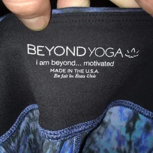 Beyond Yoga Dawn to Dusk 7/8 blue workout leggings thumbnail 2