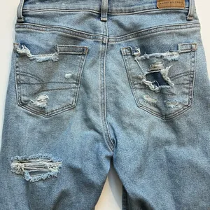 American Eagle Outfitters • Light Wash Destructed Mom Jeans thumbnail 3