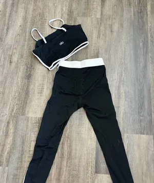 Alo Yoga Set Airlift Bra Leggings thumbnail 5