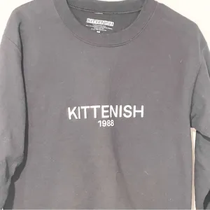 Kittenish Size‎ Small Black Spellout Crewneck Pullover Sweatshirt thumbnail 2