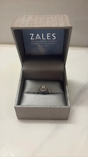 Zales Diamond Ring thumbnail 2