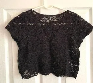 Black lace crop Top Size M thumbnail 2