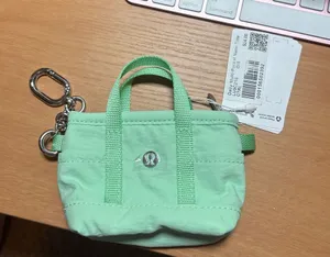 Lululemon daily pocket nono tote. NWT CTRL adorable and functional! thumbnail 1