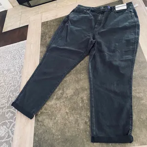 Arizona curve Juniors Womens Highest Rise Mom Jean thumbnail 2
