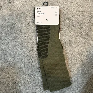 Nike Outdoor Cushioned Wool Blend Crew socks 1 pair NEW thumbnail 3
