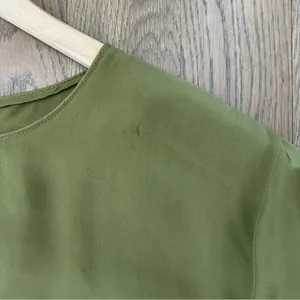 Vintage Round Neck Short Sleeve 100% Silk Blouse in Olive Green Size Large thumbnail 3