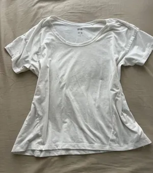 Uniqlo White Scoop Neck Tee thumbnail 1
