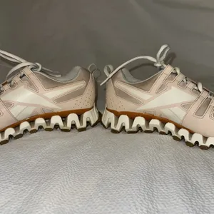 Reebok. Women's ZigWild Trail 6 Shoes Sz Wms 9‎ Soft Ecru thumbnail 3