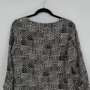 Garnet Hill Bell Sleeve Silk Shift Dress Women’s 10 Black White Geometric Office thumbnail 12