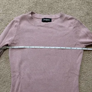 Express fitted crew neck sweater in light mauve pink, size small thumbnail 5