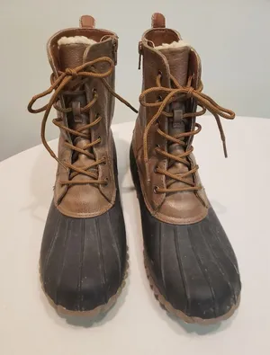 Yuu Duck Boots Size 9M thumbnail 1