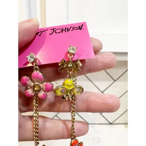 Rare Betsey Johnson mismatched bee flower bow drop earrings crystal accents thumbnail 5