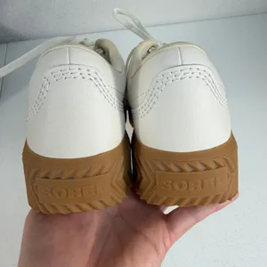 Sorel 10.5 Ona Ave Low Court Sneaker Platform Leather Sporty Chalk Gum Sole Shoe thumbnail 11