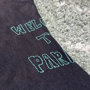 Vintage 2002 Y2K Billabong 🏝️”welcome to paradise” cross-stitch palm cutout tee thumbnail 6