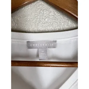 Chelsea28 XS Ivory Rib Trim Top V- Neck Flowy thumbnail 2