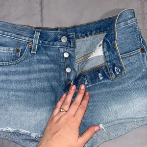 Levi's High-Waisted Denim Shorts thumbnail 2