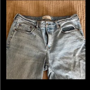 Abercrombie Women’s Mid-rise Straight Jeans thumbnail 2