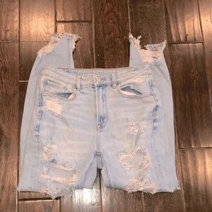 American Eagle MOM jean size 6 regular distressed with raw hem thumbnail 3