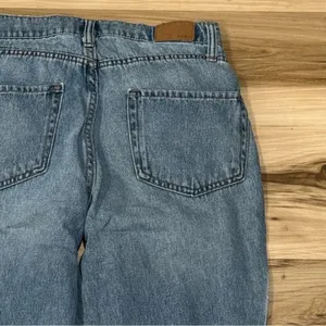 Aero Distressed Mom Jeans Women’s 4 thumbnail 5