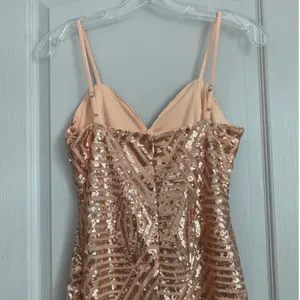 Guess Los Angeles Rose‎ Gold Sequin Geometric Bodycon Mini Dress Small V-Neck thumbnail 4