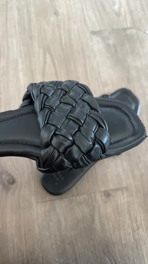 Black sandals Size 9.5 thumbnail 2