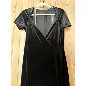 NWT Lulus Eternal Elegance Black Velvet Short Sleeve Maxi Dress Party Holiday L thumbnail 4