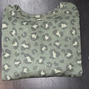 Secret‎ Treasures Cheetah Print Crewneck Sweatshirt. Size Small Green NWT thumbnail 5