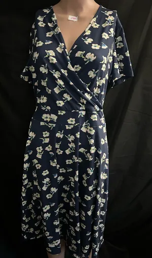 MS Basic Women's Navy & White Floral Wrap Dress LG thumbnail 1