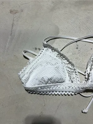 BECCA NWT White Crochet Triangle Bikini Top medium MSRP$126 thumbnail 2