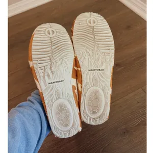 Manitobah RARE Cowhide Beaded Kayak Moccas Loafers US 11 thumbnail 5