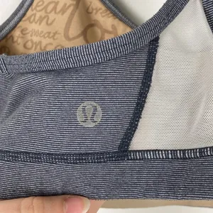 Lululemon Flow Y Bra Blue White Stripe Women’s Size 8 Active Sports Bra Light thumbnail 5