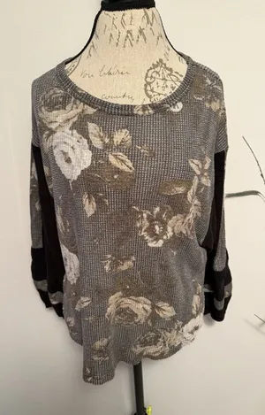 Free People‎ Flower Patch Floral Black Womens Size Small Top thumbnail 1