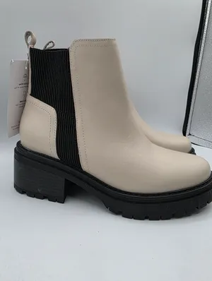 Naturalizer Jadyn Porcelain Leather Chelsea Boots Booties Lug Sole Chunky Size 7 thumbnail 6