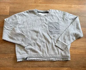 Under Armour Cropped Light Gray Crewneck Sweatshirt with Textured Chest Pocket thumbnail 1