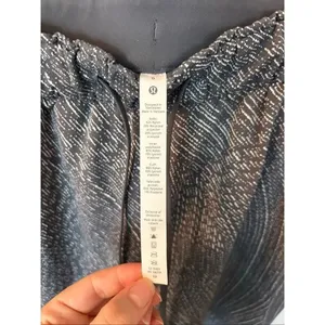 Lululemon Women’s Stretch High Rise Jogger Anchor Alpine White Sz 6 gray & white thumbnail 7